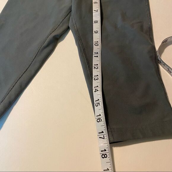 Nike Legend girls cropped Capri leggings Dri fit dark gray kids XS (4-6) - Picture 6 of 6